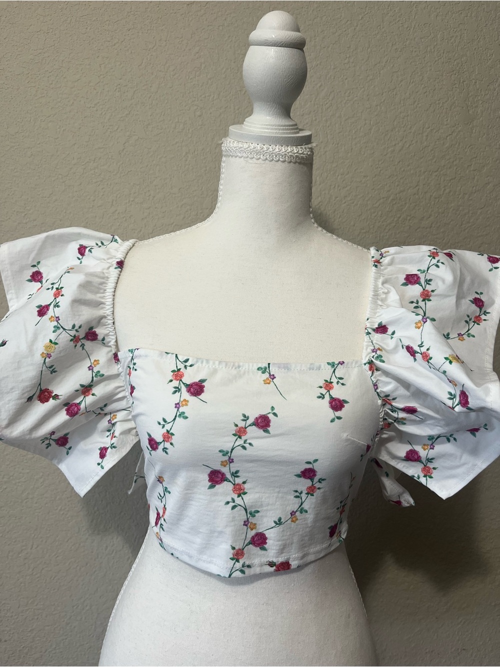 Zara White Floral Puff-Sleeve Cropped Top